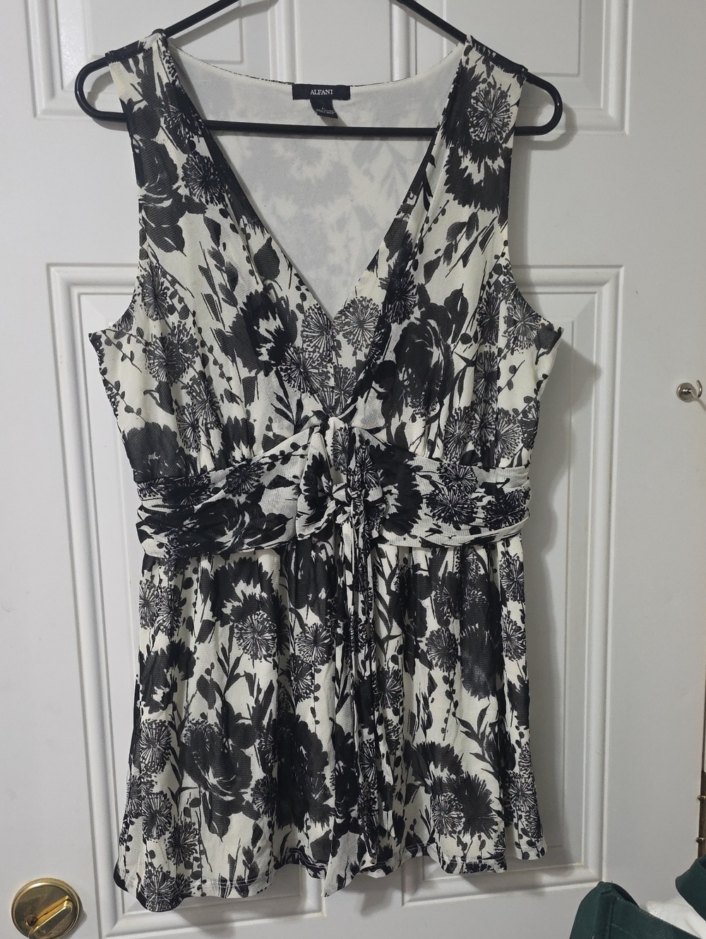 Alfani Black and White Floral V-Neck Tie-Waist Top